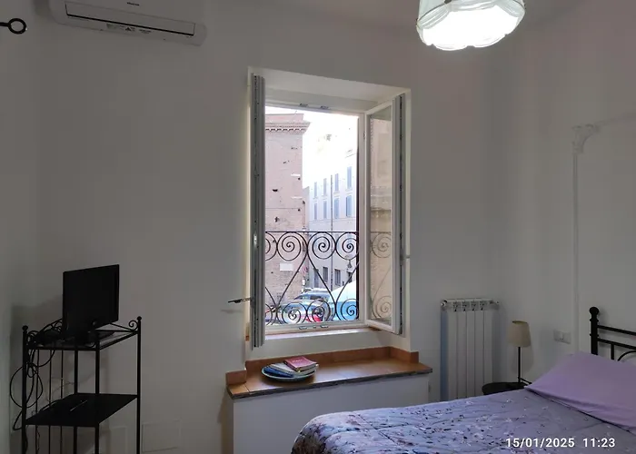 Il Grillo Ai Fori Romani *